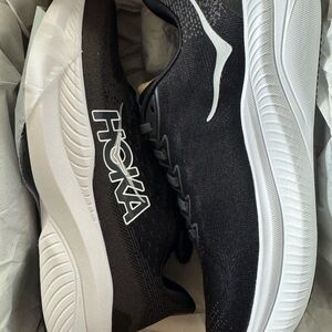 BRAND NEW HOKA MACH 6 – Women’s 9